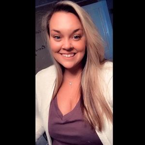 Meet your Posher, Kayla